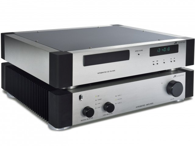 014-JK Integrated CD player en Integrated Amplifier - hoog standpunt