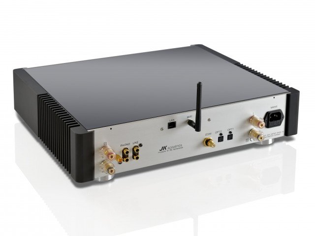 005-JK Acoustics Integrated2 AMP - achteraanzicht schuin met antenne